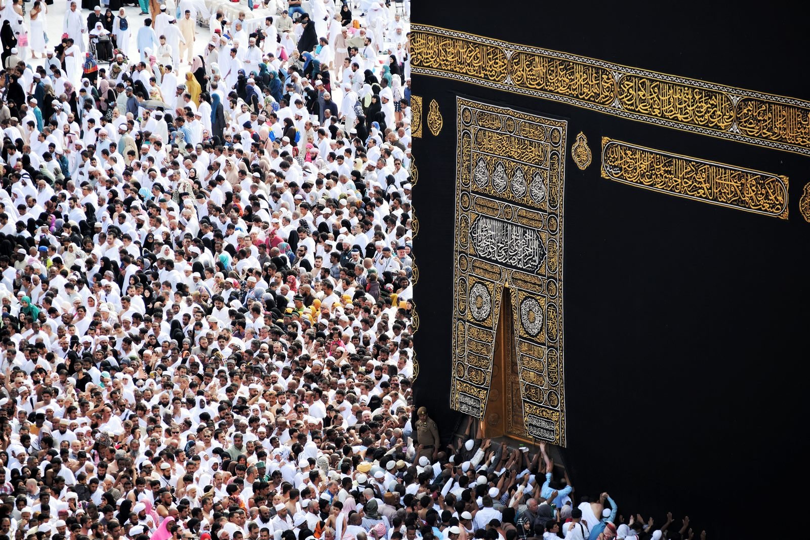Pilgrims performing tawaf